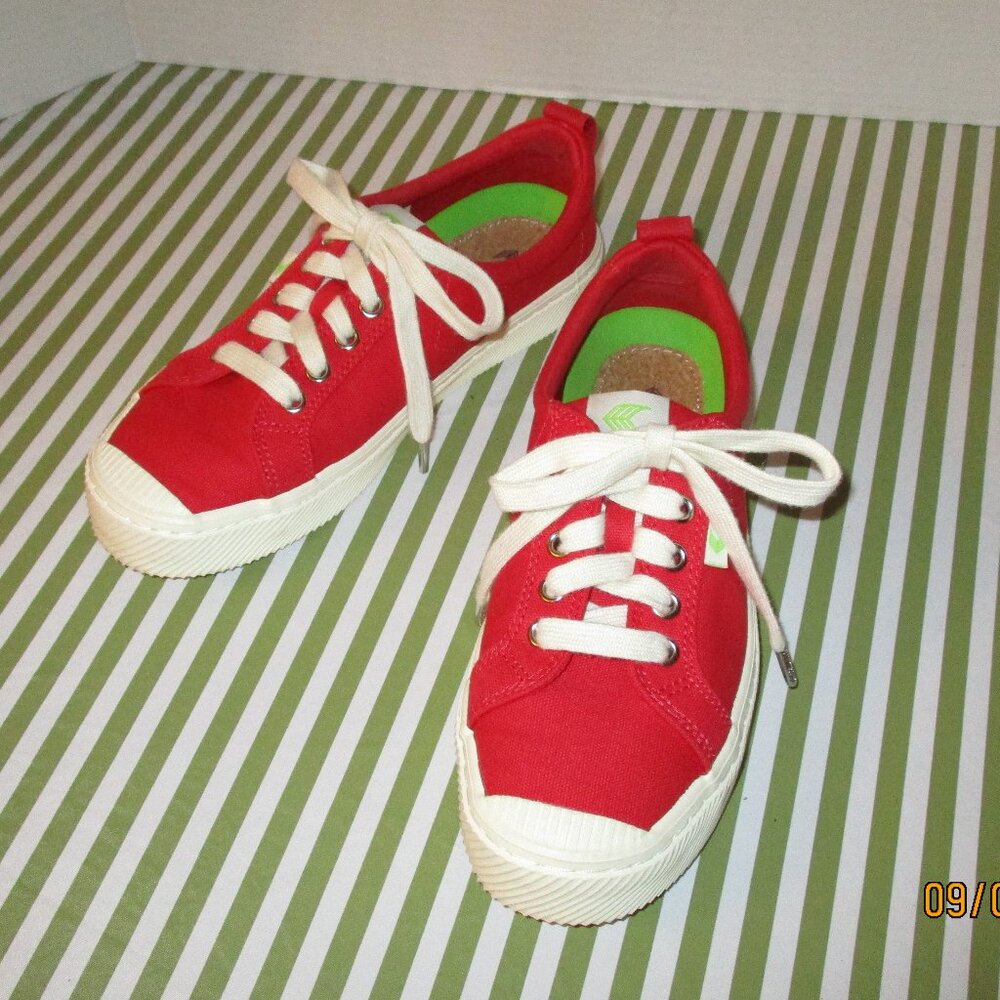 Cariuma OCA Low Sneakers - Picture 3 of 16